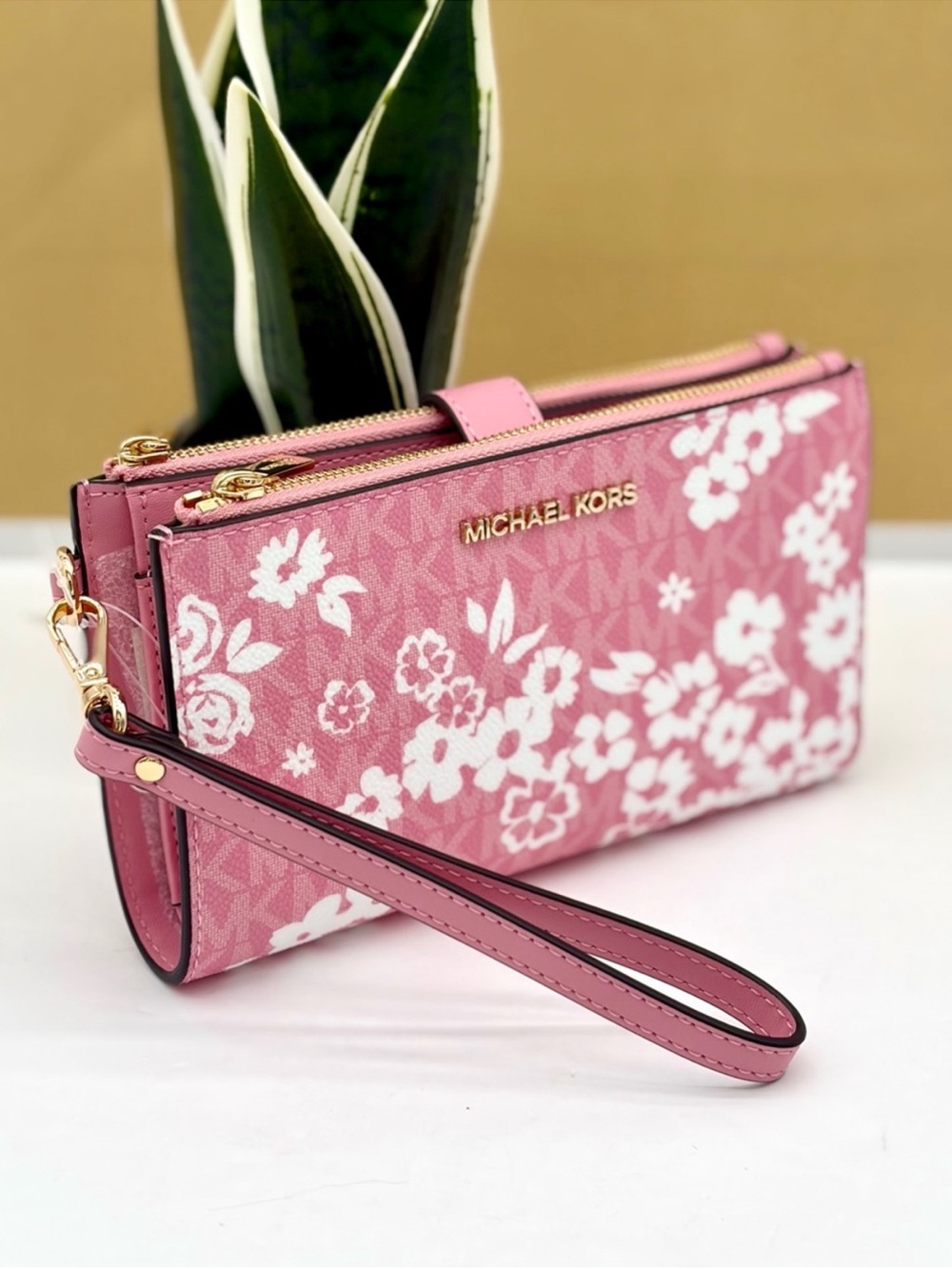 MICHAEL KORS Jet Set Travel Large Printed Signature Logo Wristlet Wallet